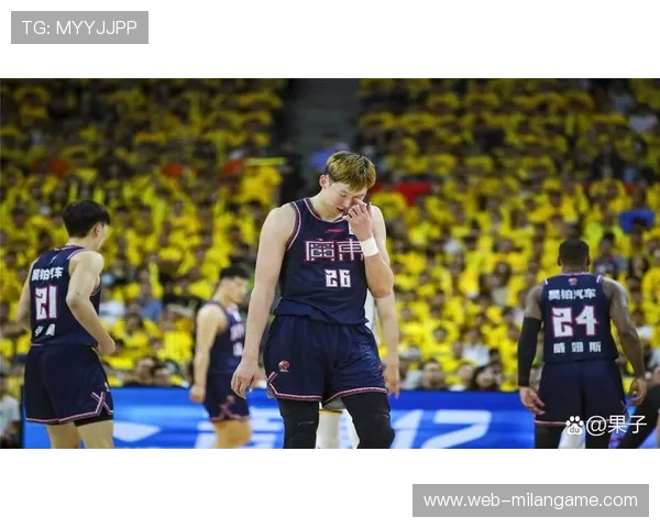 广东宏远再度逆势夺冠，夺冠希望再燃！，广东宏远夺冠合照