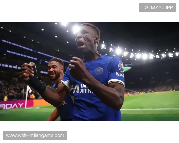 切尔西外线渗透成功，帕尔默回敲形成入球